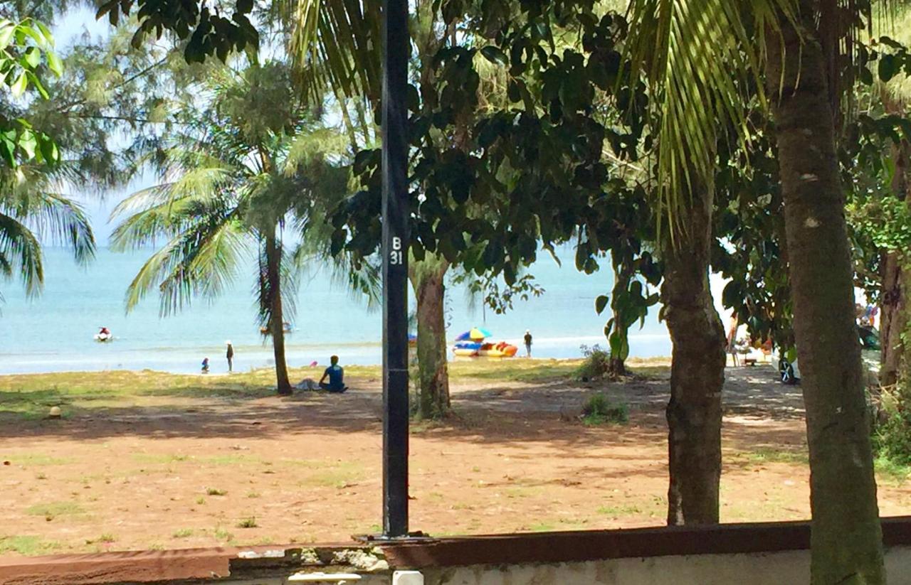 Pd Bayu Beach Resort Private Service Apartment Porto Dickson Exterior foto