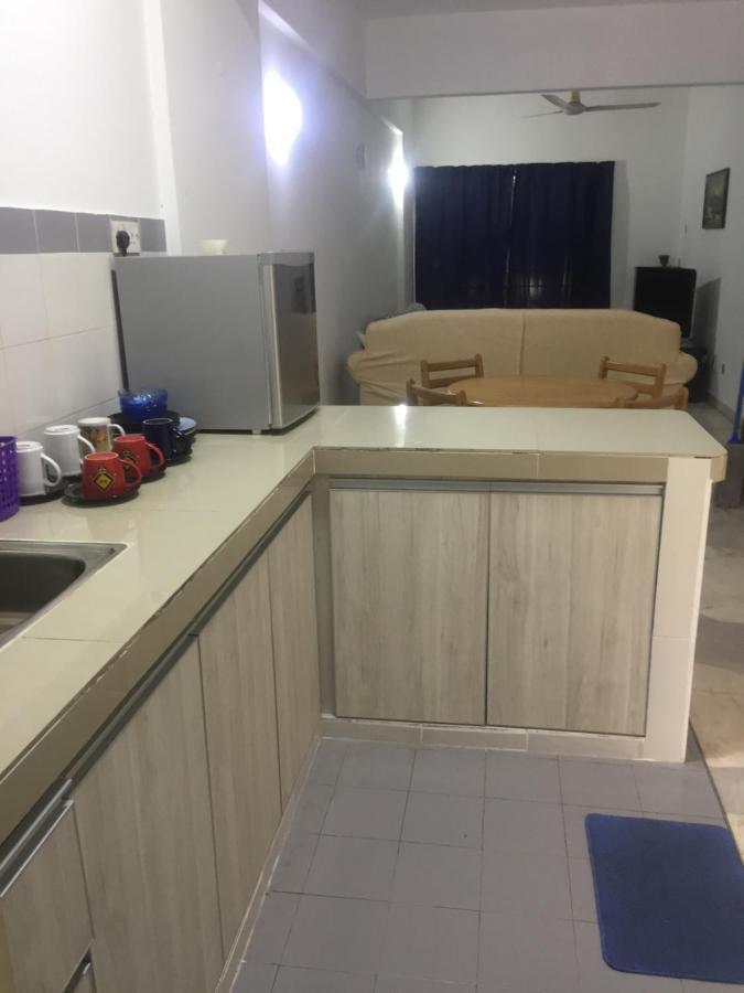 Pd Bayu Beach Resort Private Service Apartment Porto Dickson Exterior foto